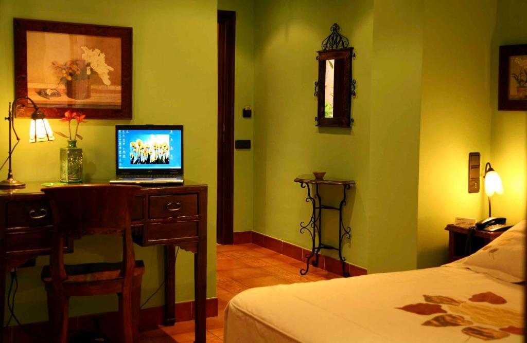 Hotel Baviera Linares  Kamer foto