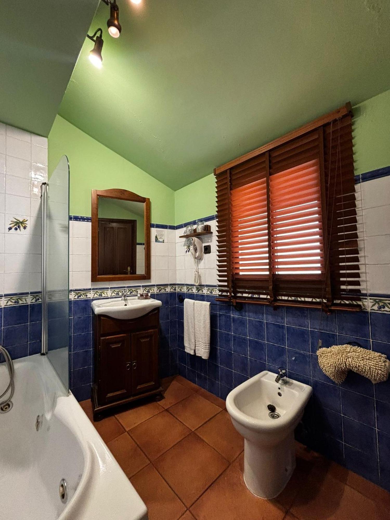 Hotel Baviera Linares  Buitenkant foto